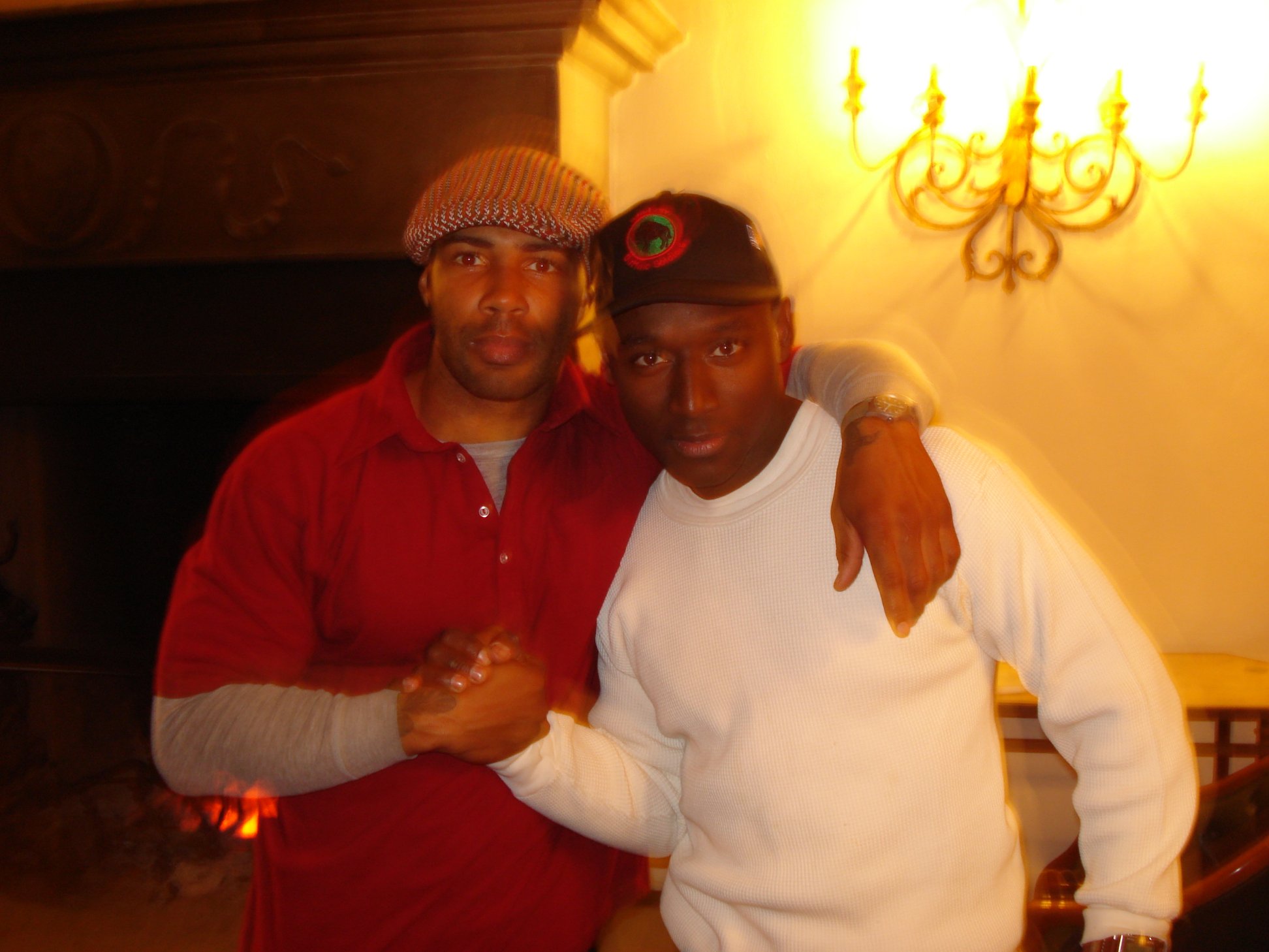 Фото - Usman Sharif: 1944x1458 / 250 Кб