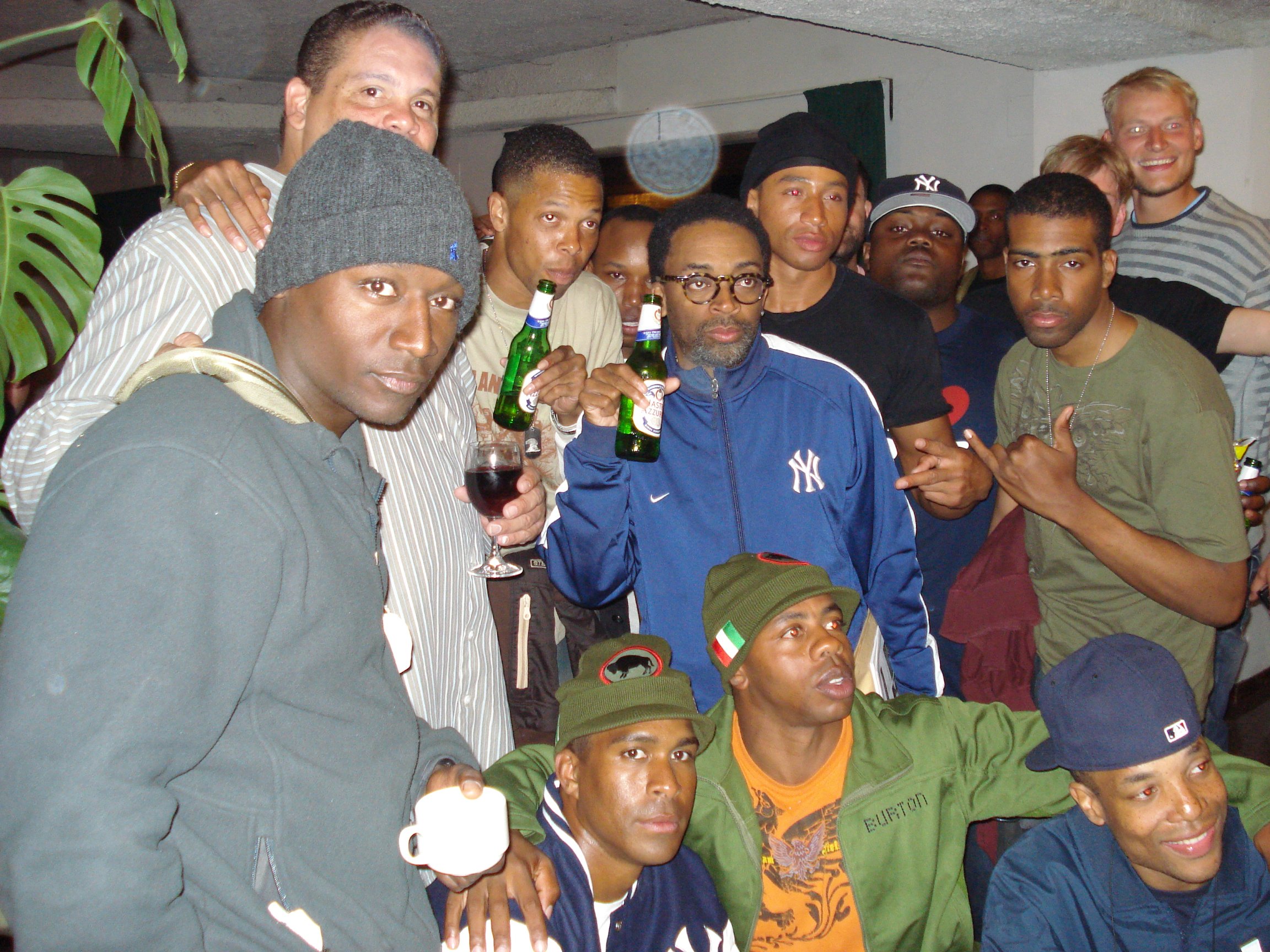 Фото - Usman Sharif: 2304x1728 / 727 Кб