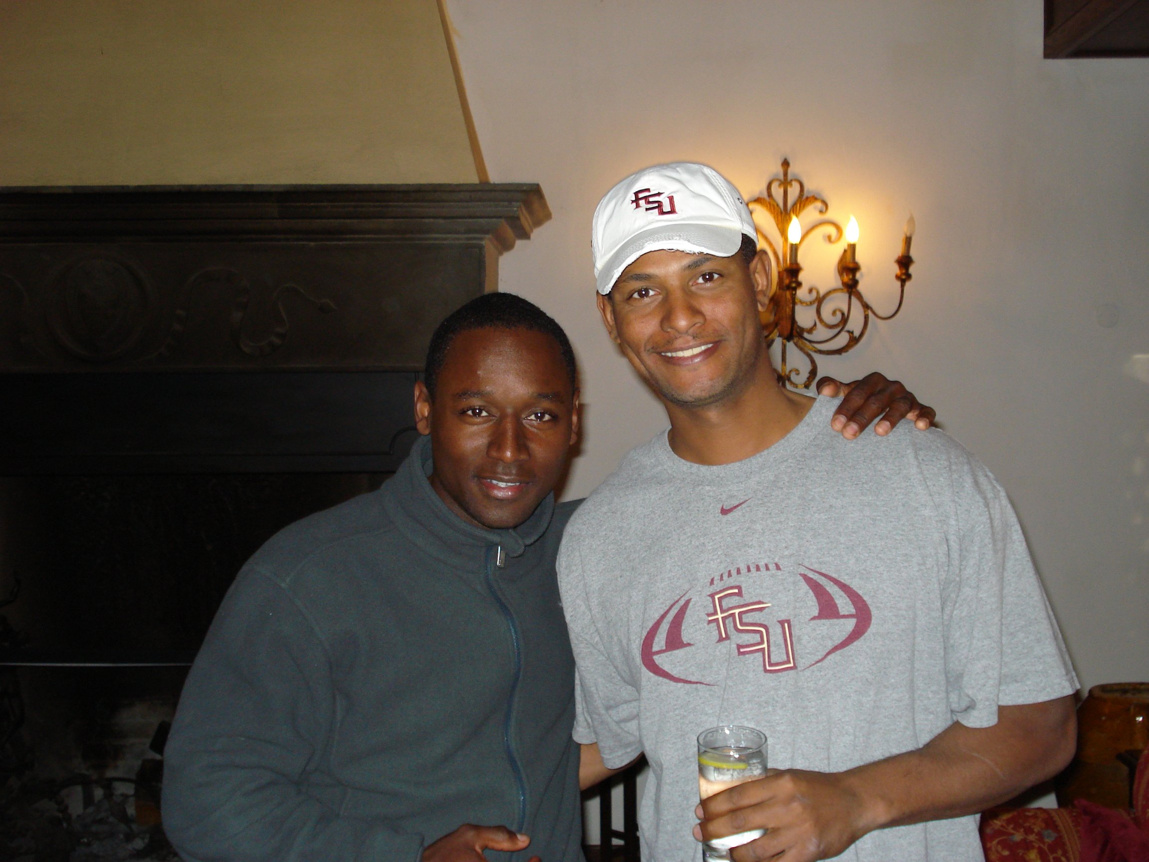 Фото - Usman Sharif: 2304x1728 / 448 Кб