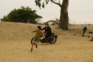 Фото - Коди Смит-МакФи: 323x215 / 18 Кб