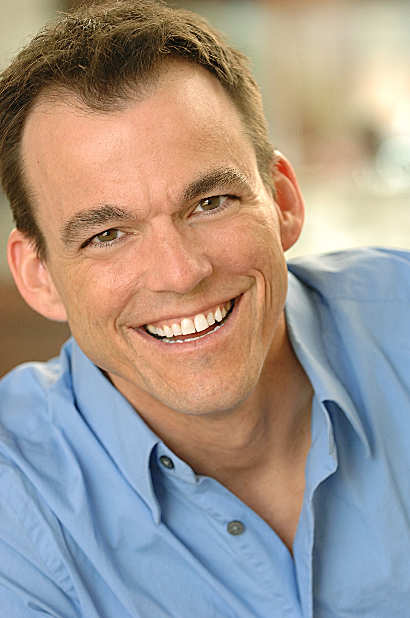 Фото - Sean Boyd: 1360x2048 / 375 Кб