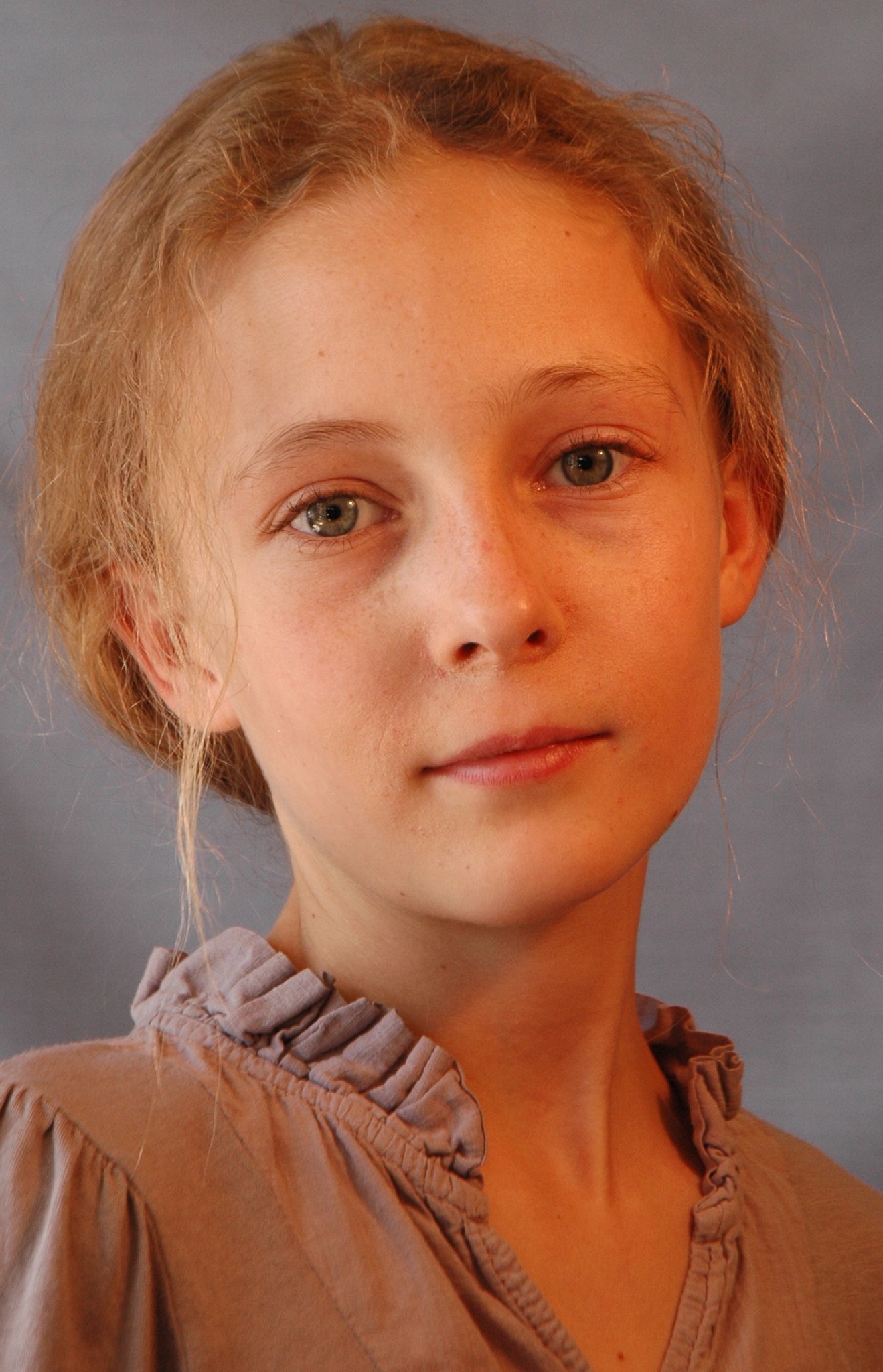 Фото - Mia Stallard: 1319x2048 / 361 Кб