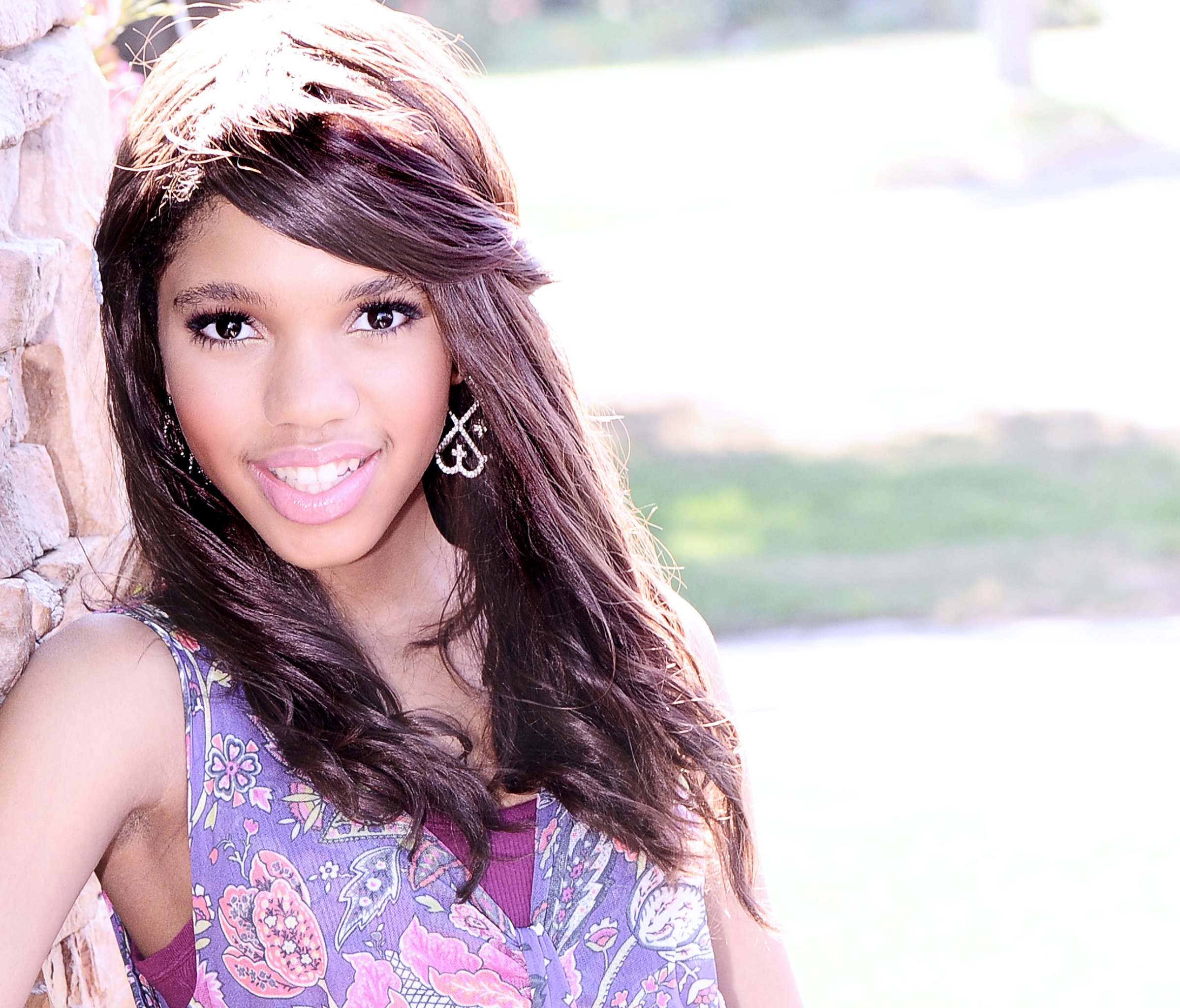 Фото - Тила Данн: 2398x2048 / 674 Кб