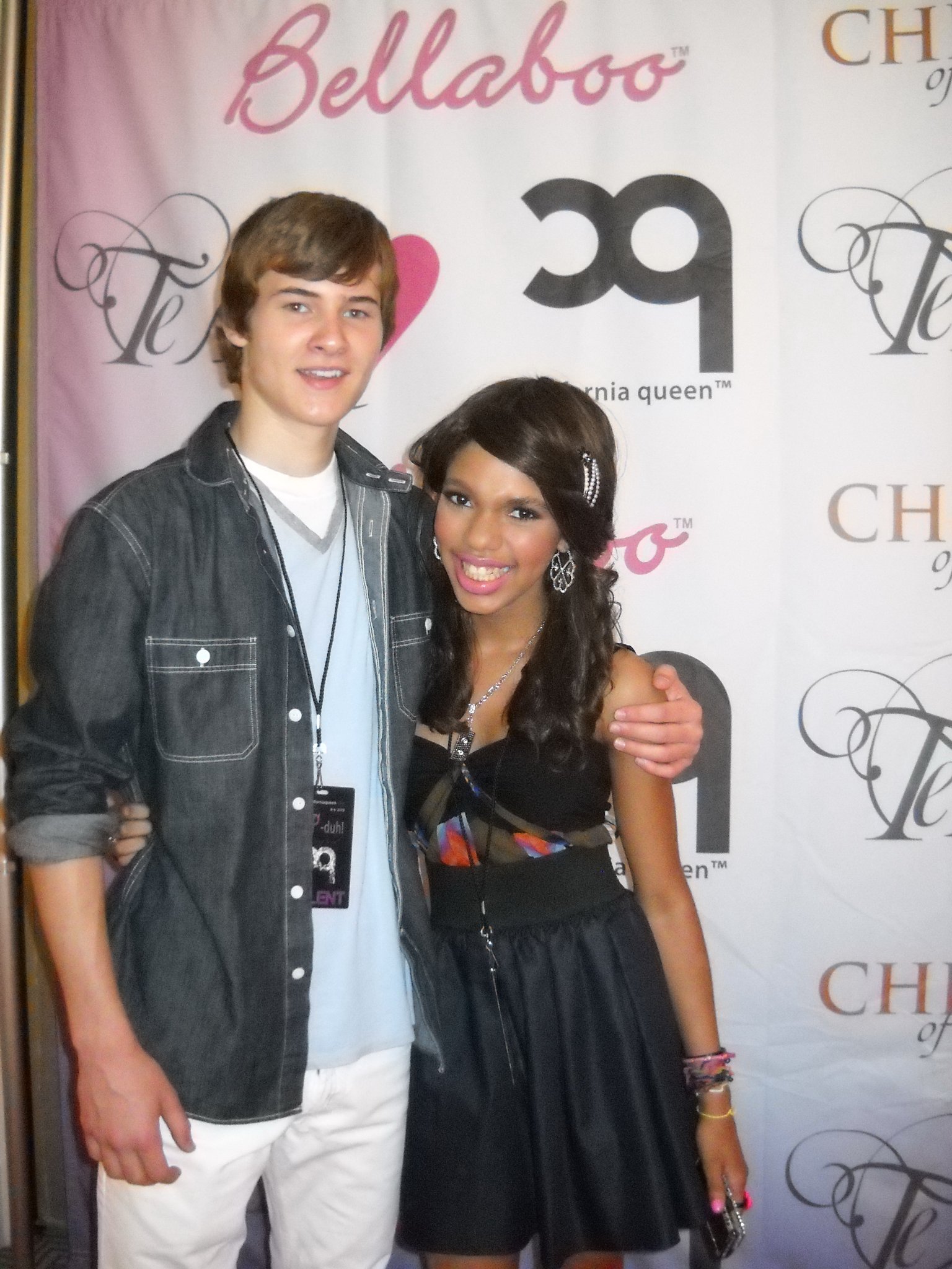 Фото - Тила Данн: 1536x2048 / 447 Кб