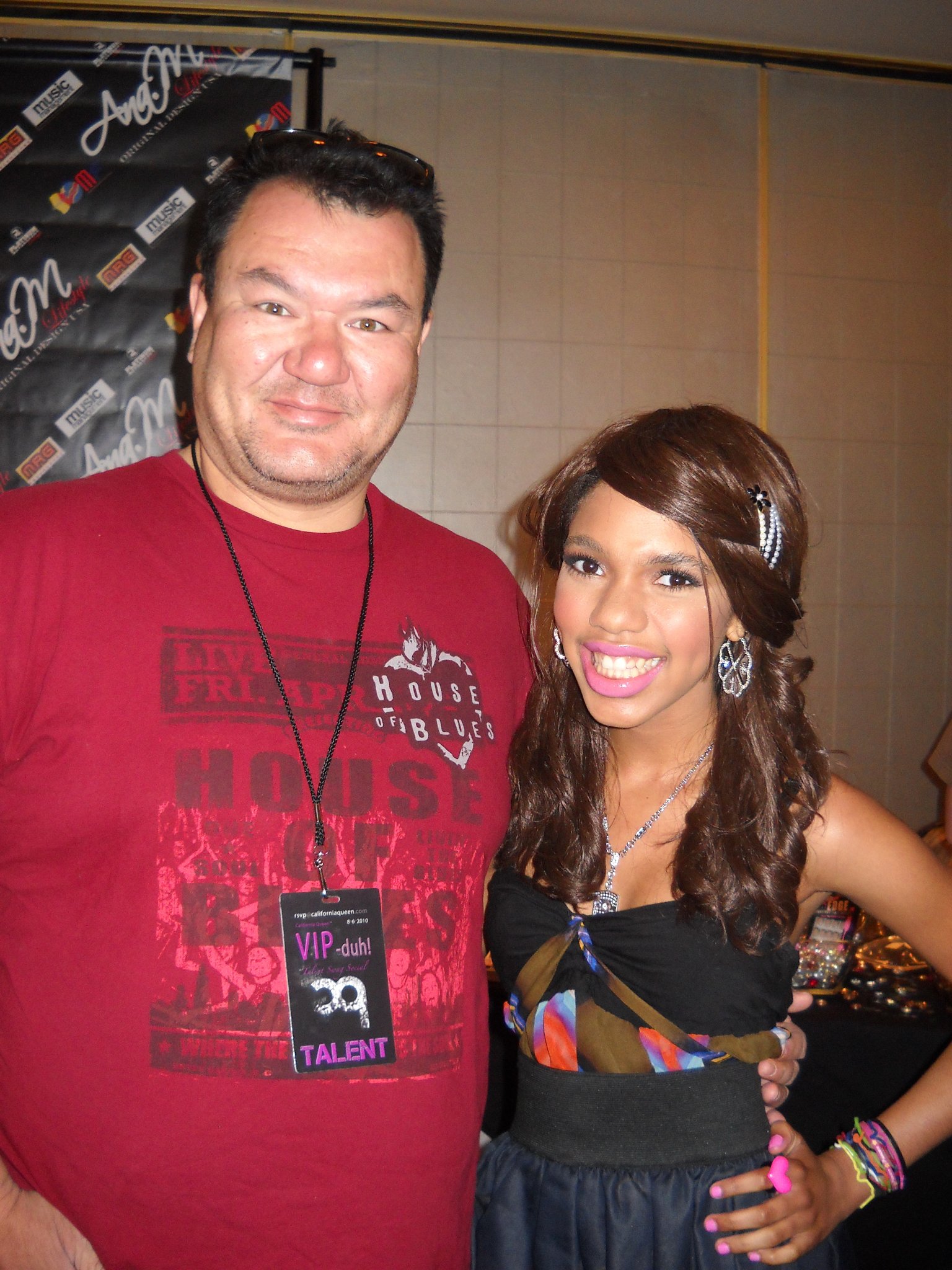 Фото - Тила Данн: 1536x2048 / 505 Кб