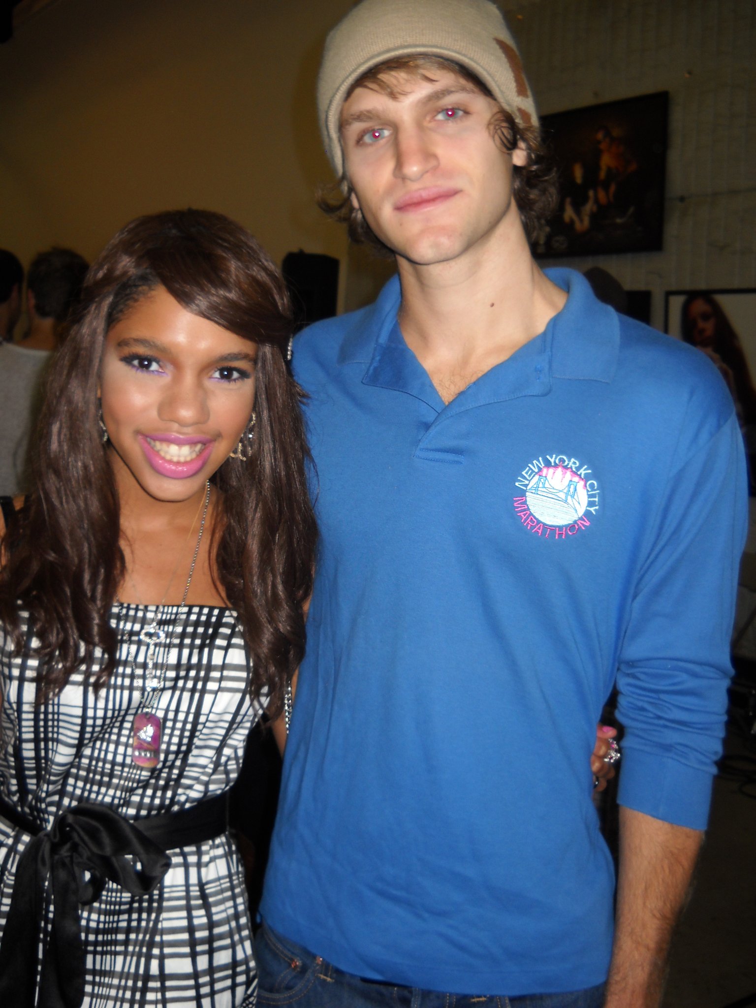 Фото - Тила Данн: 1536x2048 / 376 Кб