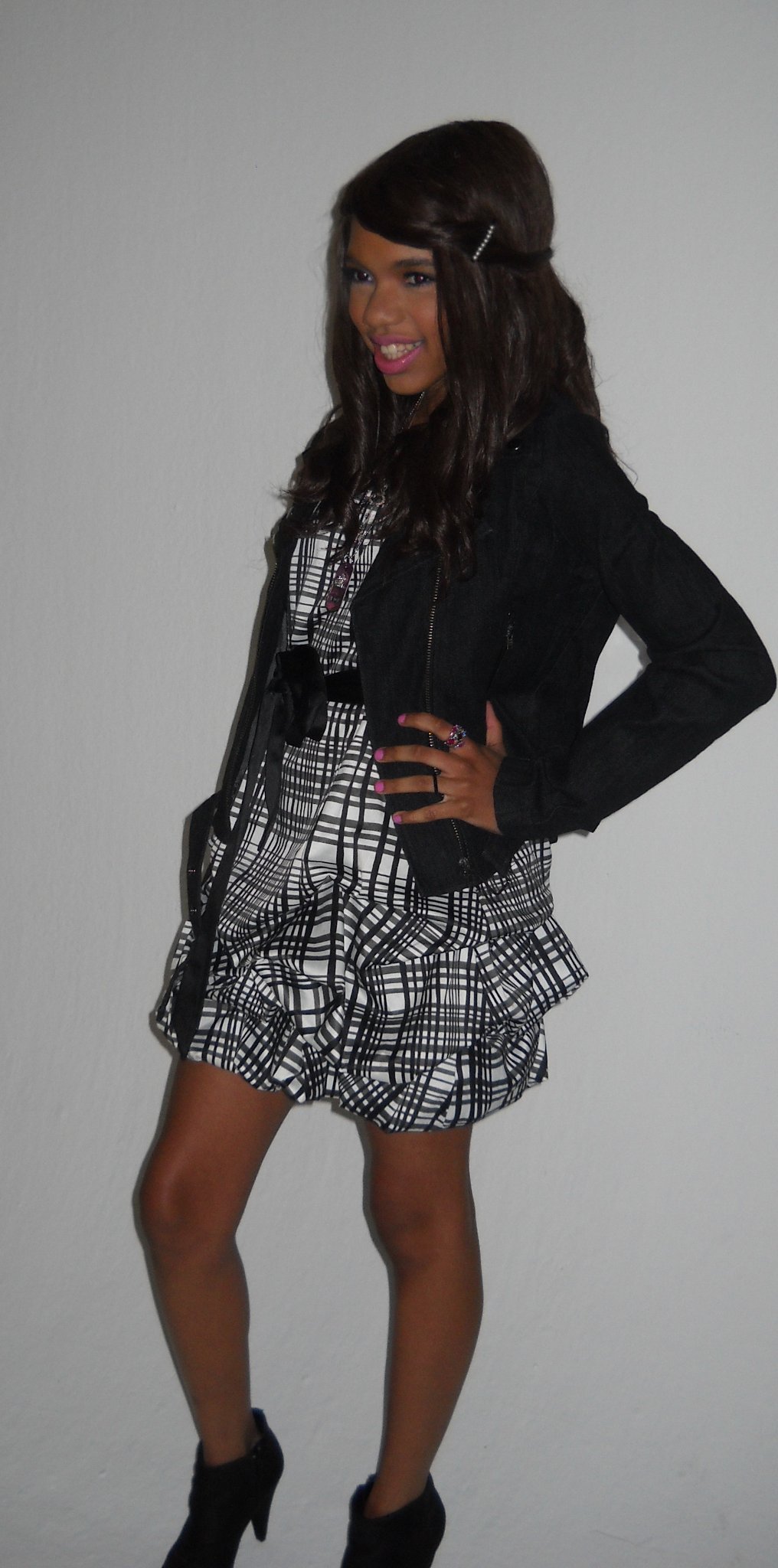 Фото - Тила Данн: 1016x2048 / 238 Кб