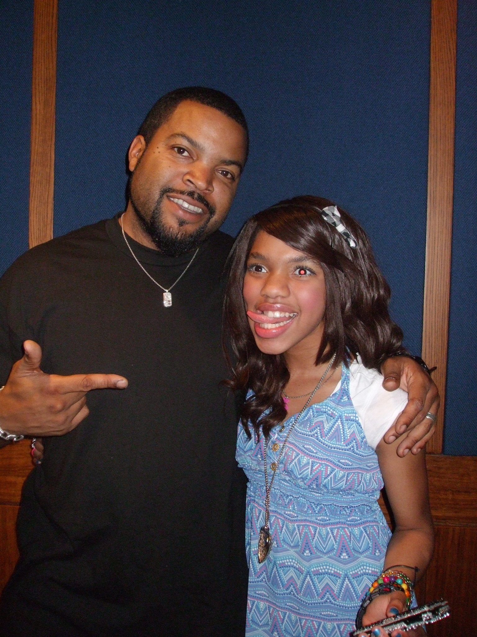 Фото - Тила Данн: 1536x2048 / 697 Кб