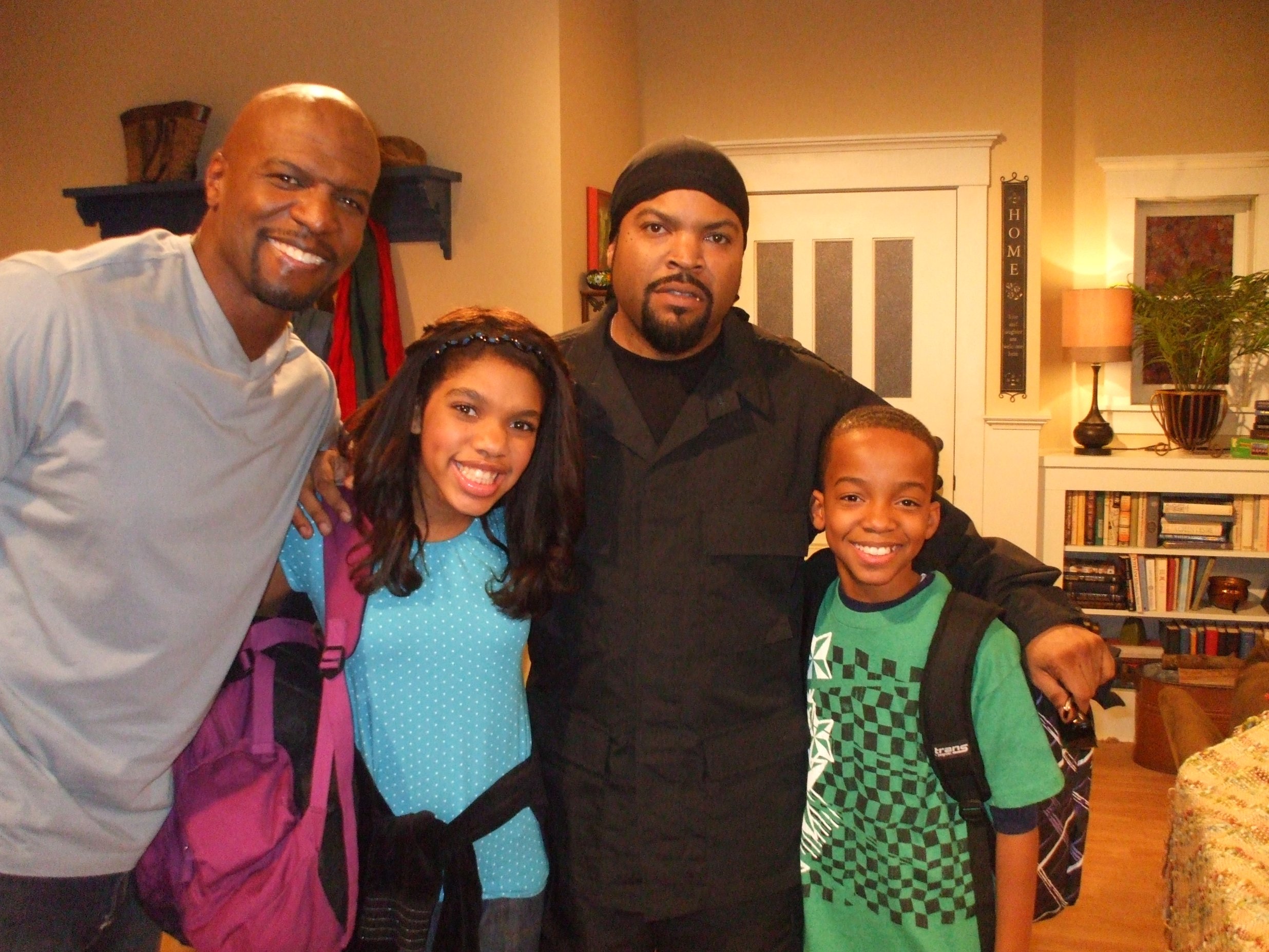 Фото - Тила Данн: 2472x1854 / 736 Кб