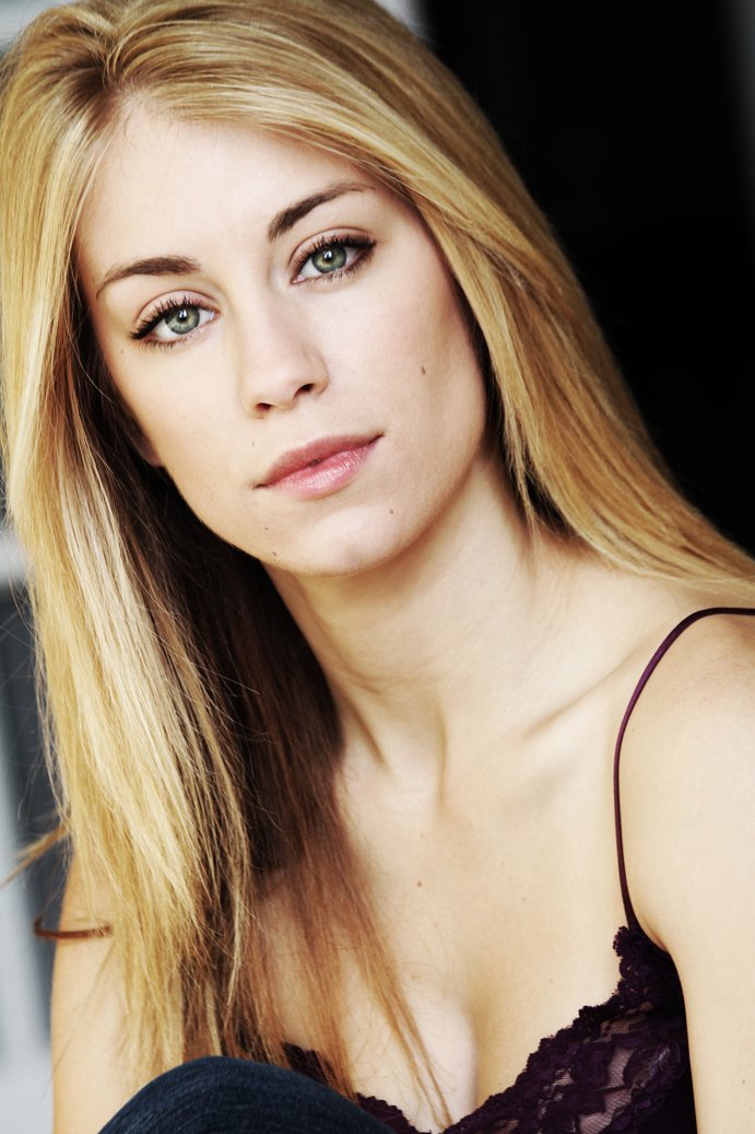 Фото - Дженнифер Холлэнд: 691x1037 / 114 Кб