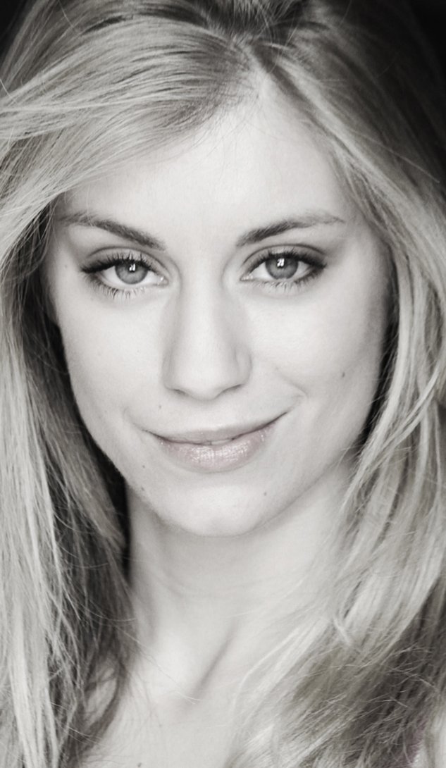 Фото - Дженнифер Холлэнд: 633x1090 / 101 Кб