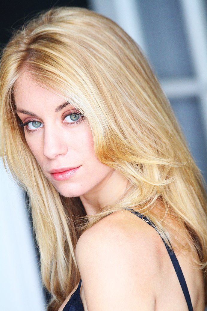 Фото - Дженнифер Холлэнд: 691x1037 / 136 Кб