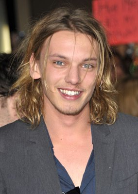 Фото - Джейми Кэмпбелл Бауэр: 284x400 / 23 Кб