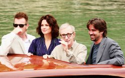 Фото - Хейли Этвелл: 249x155 / 14 Кб