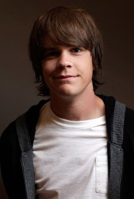 Фото - Джонни Симмонс: 270x400 / 16 Кб