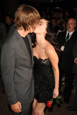 Фото - Джонни Симмонс: 268x400 / 22 Кб