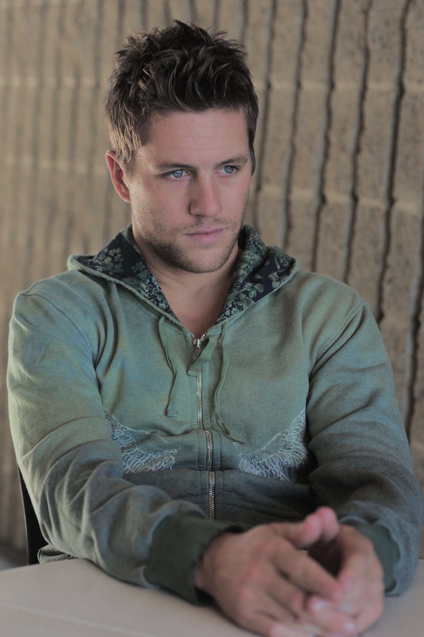 Фото - Росс Томас: 1363x2048 / 334 Кб