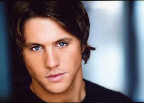 Фото - Росс Томас: 500x357 / 25 Кб