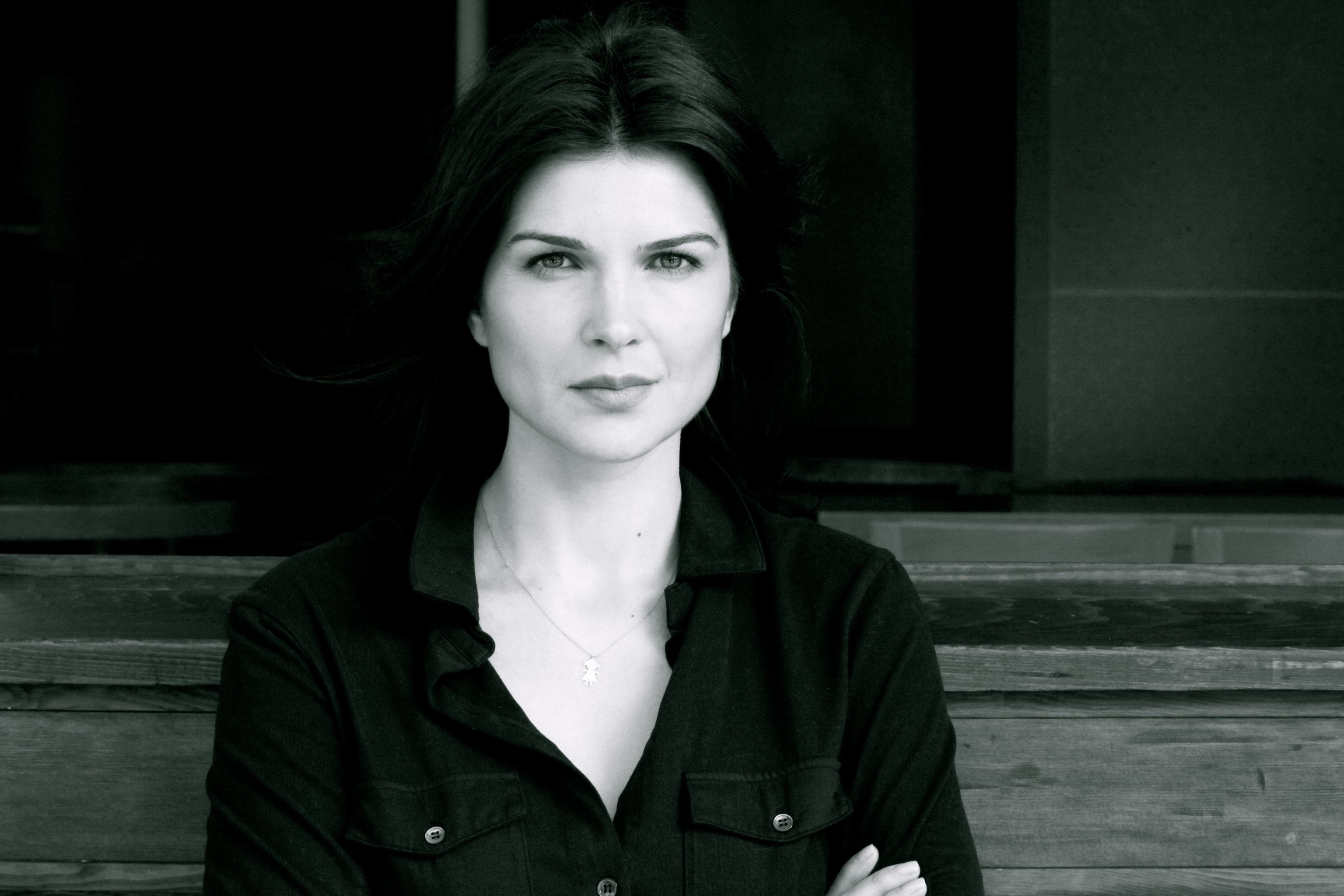 Фото - Моника Барладяну: 3072x2048 / 523 Кб