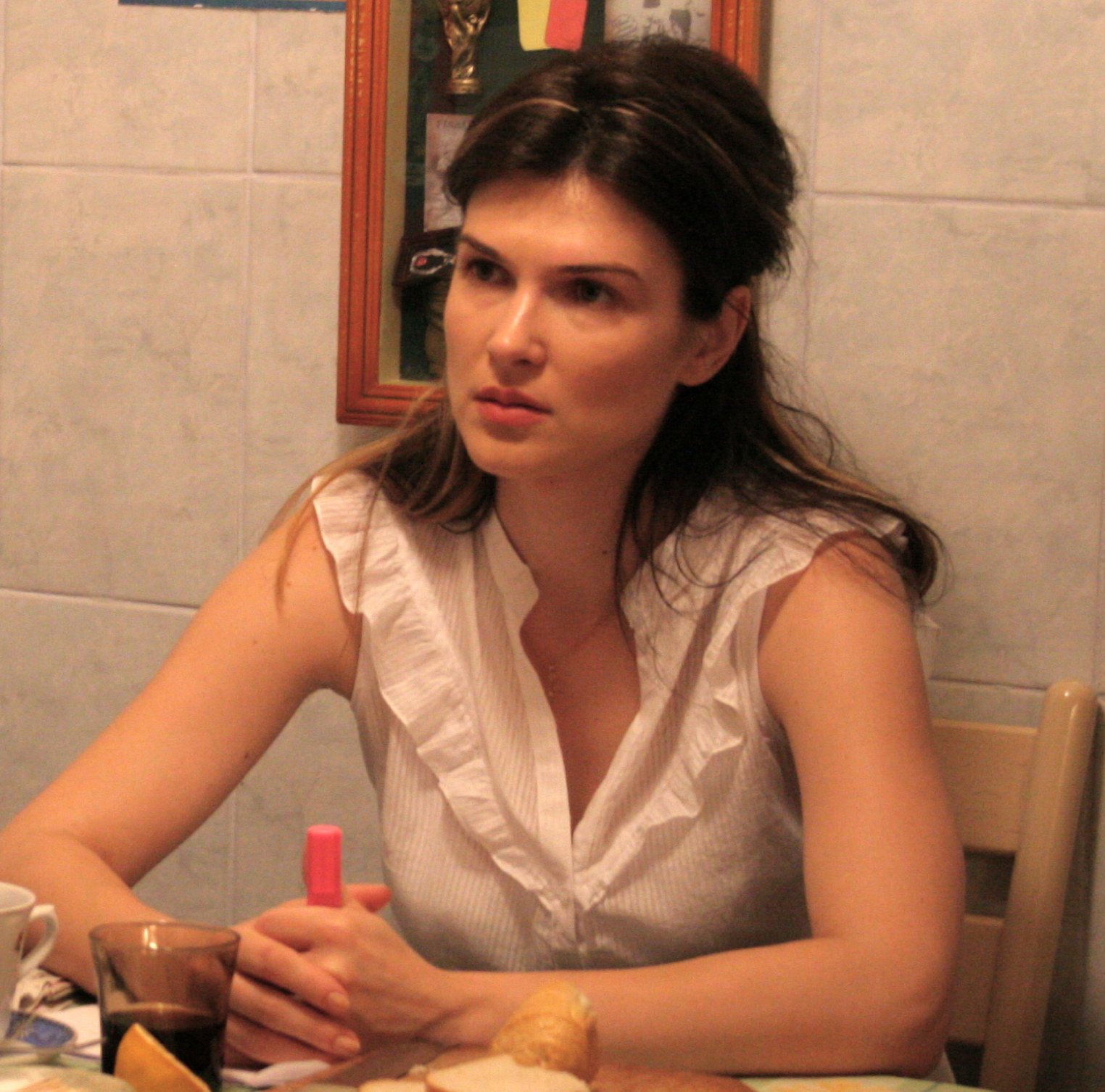 Фото - Моника Барладяну: 1524x1506 / 308 Кб