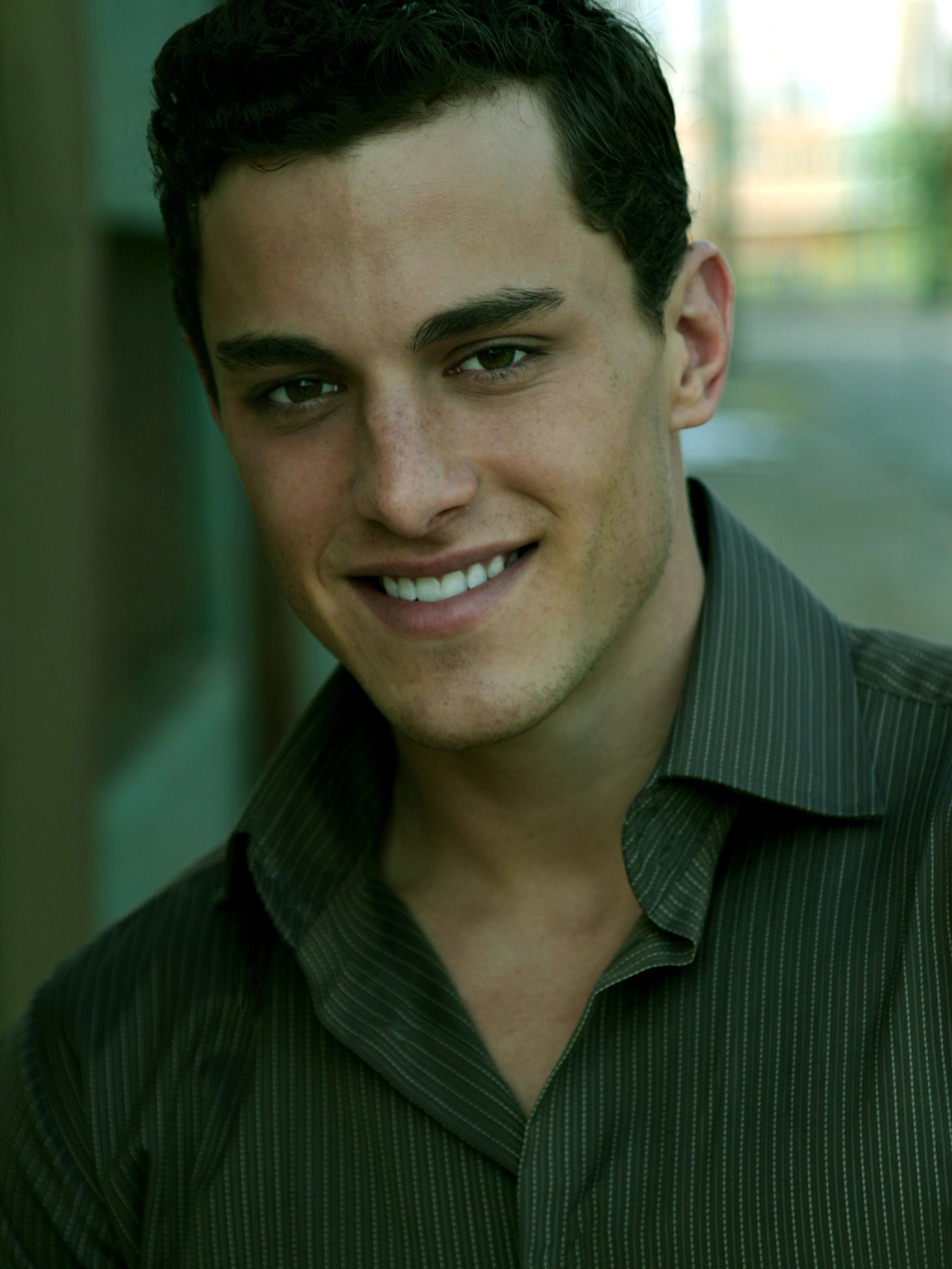 Фото - Кайл Расселл Клементс: 1536x2048 / 299 Кб