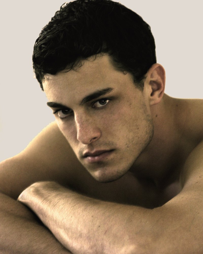 Фото - Кайл Расселл Клементс: 800x1000 / 119 Кб