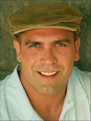 Фото - Michael DeMello: 313x415 / 25 Кб