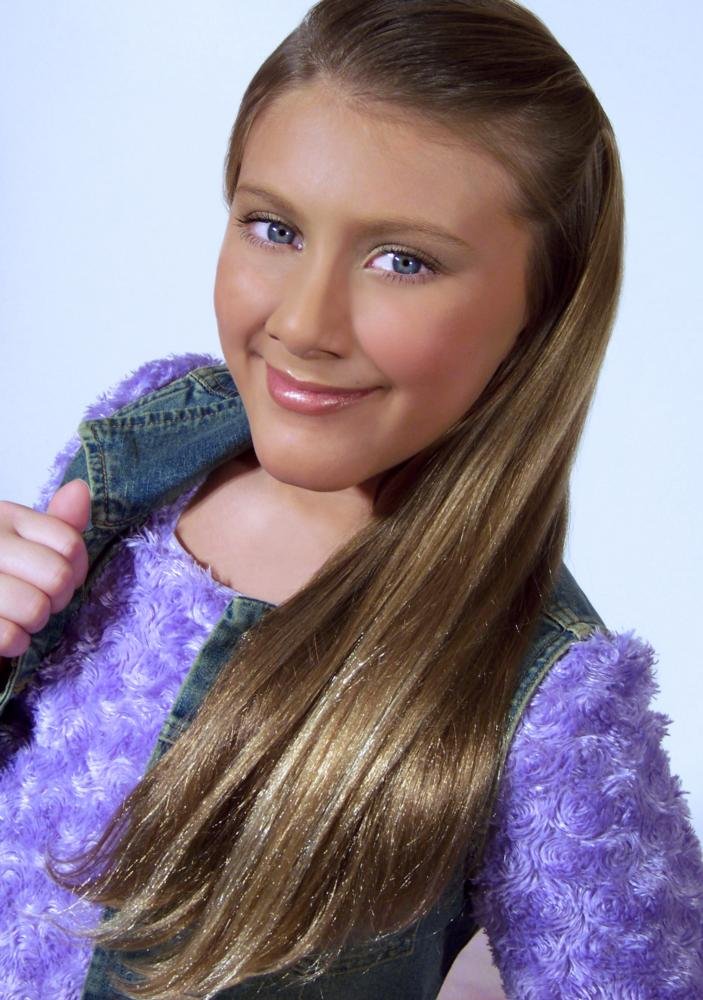 Фото - Тара Николь Азарян: 703x1000 / 126 Кб