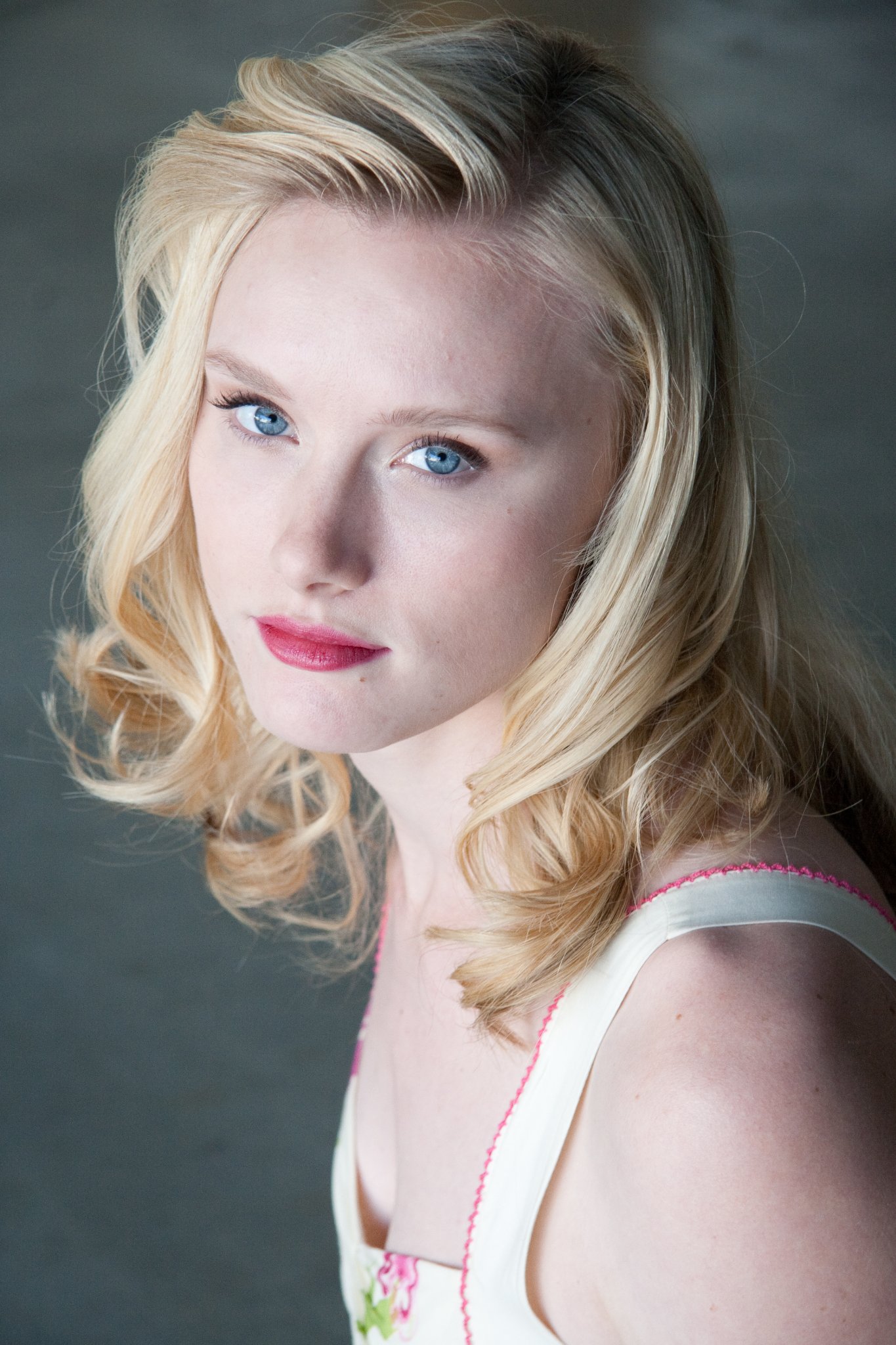 Фото - Кейси Томас: 1365x2048 / 415 Кб