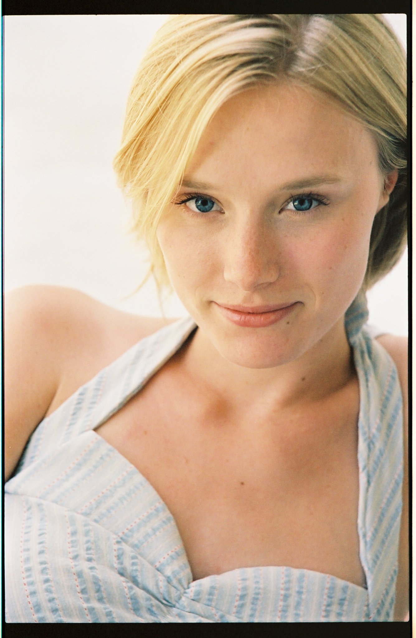 Фото - Кейси Томас: 1336x2048 / 323 Кб