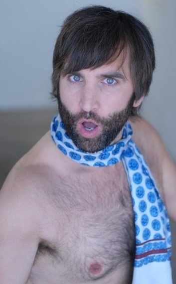 Фото - Майк Хаттон: 353x570 / 30 Кб