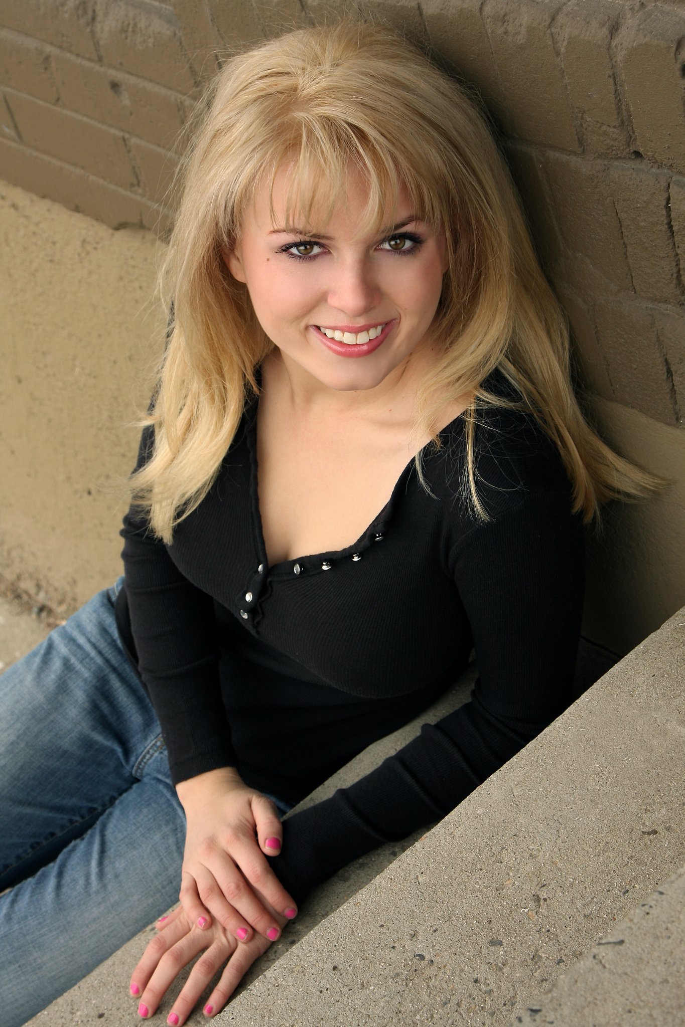 Фото - Savannah Ostler: 1365x2048 / 474 Кб