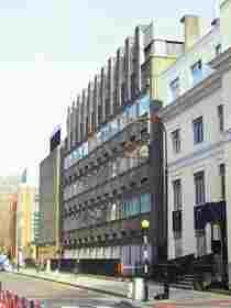 Фото - Stephen Armourae: 210x280 / 10 Кб