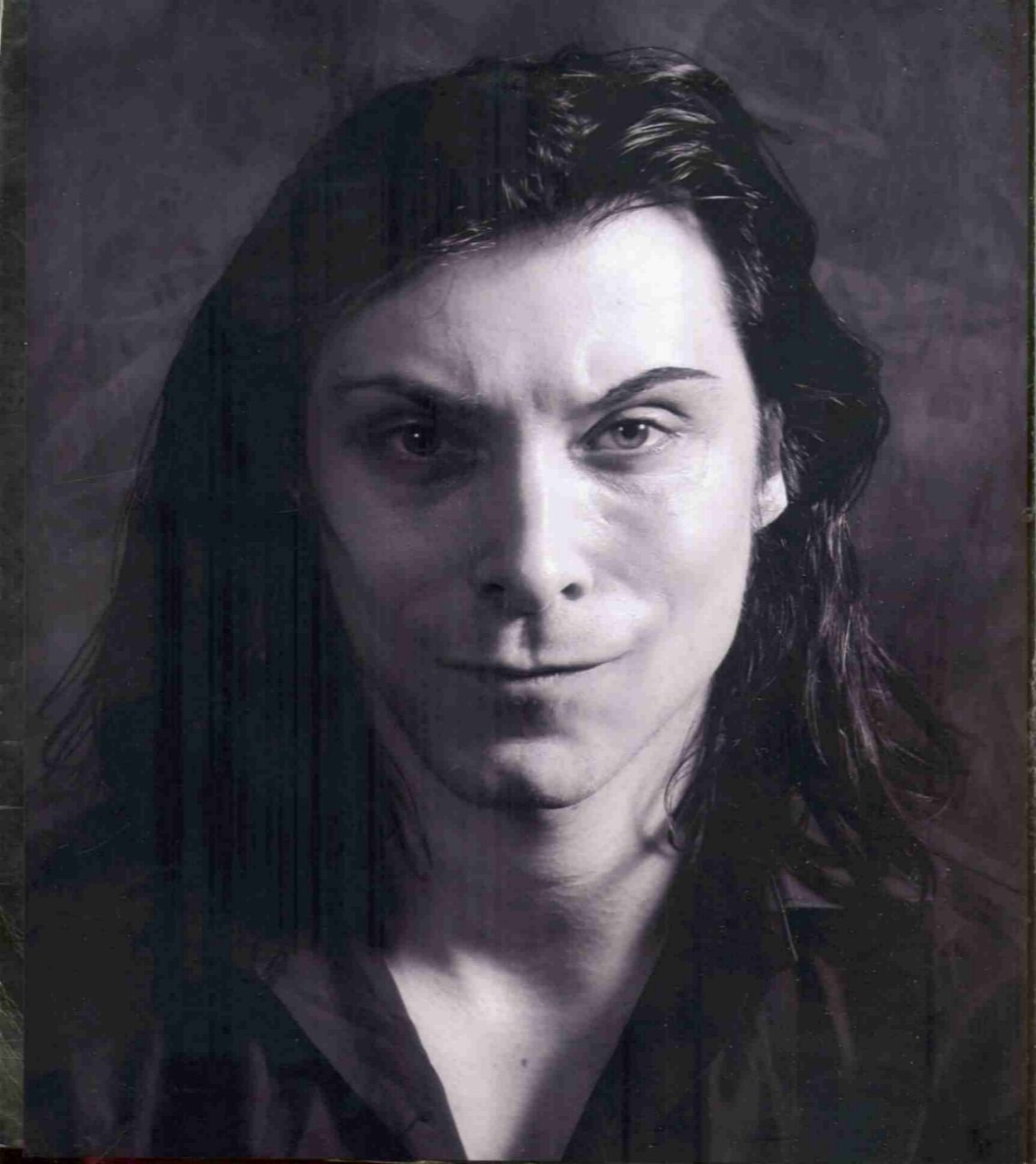 Фото - Stephen Armourae: 1139x1280 / 135 Кб