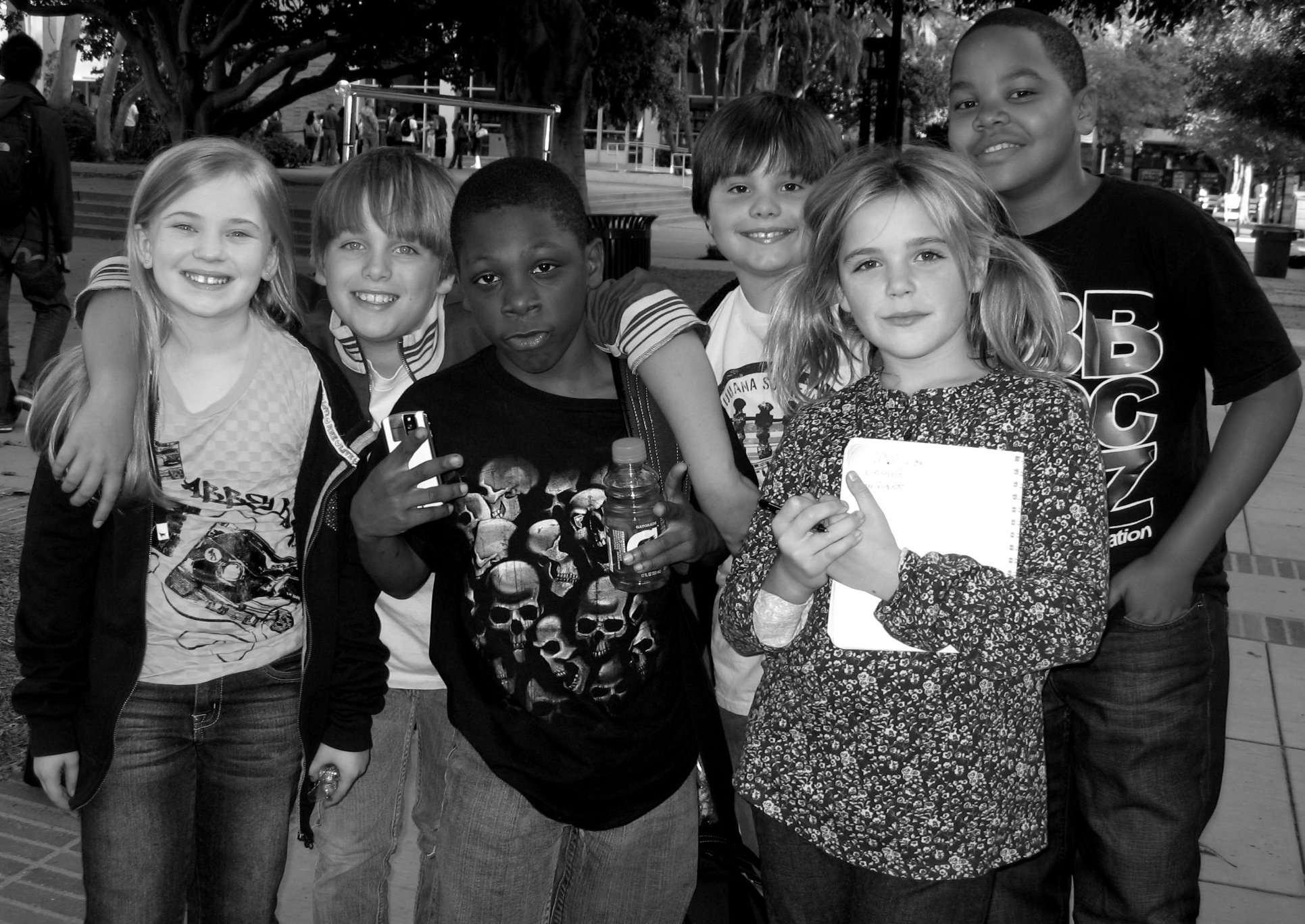 Фото - Дилан Спрейберри: 1931x1368 / 499 Кб