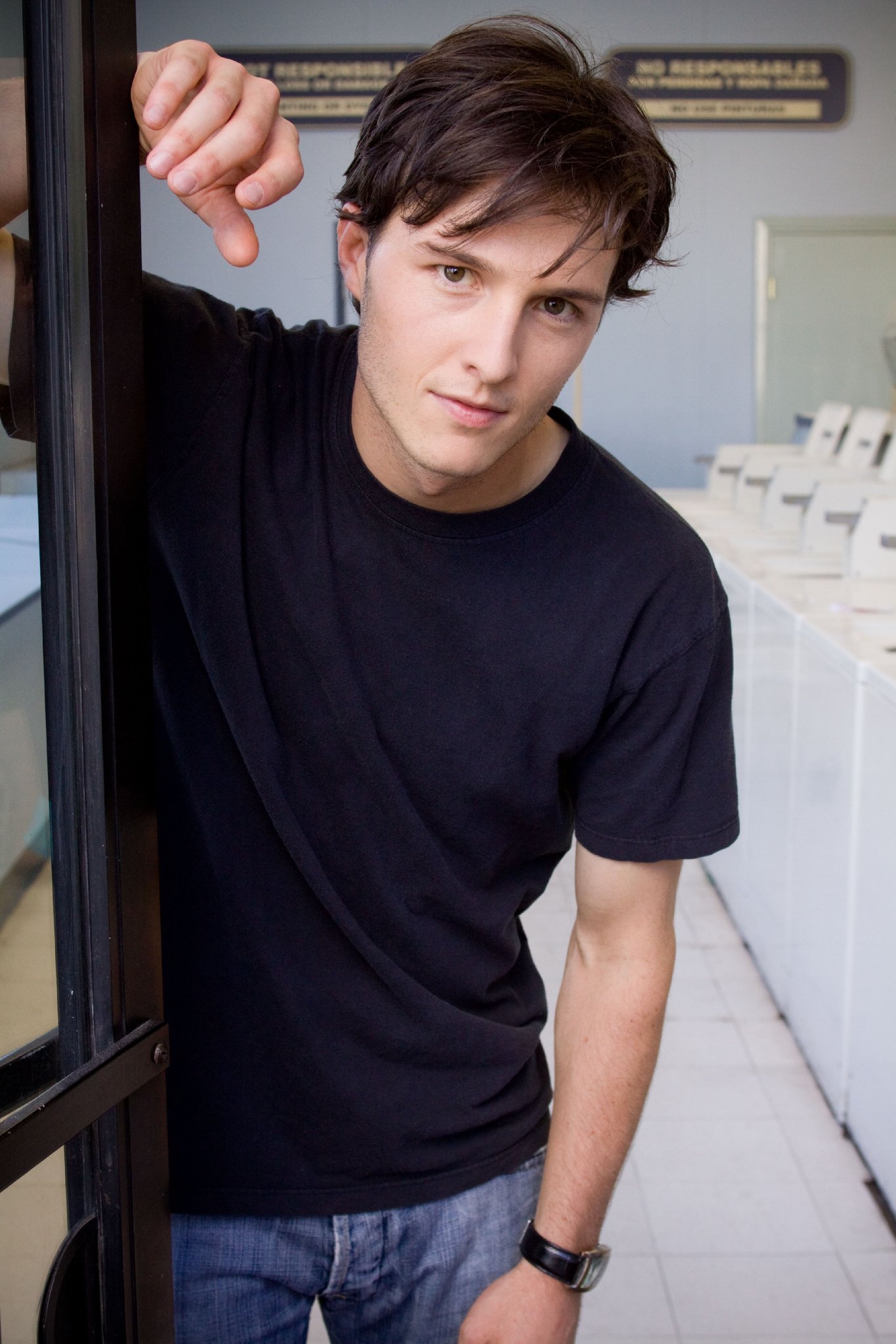 Фото - Adam Jennings: 1365x2048 / 332 Кб