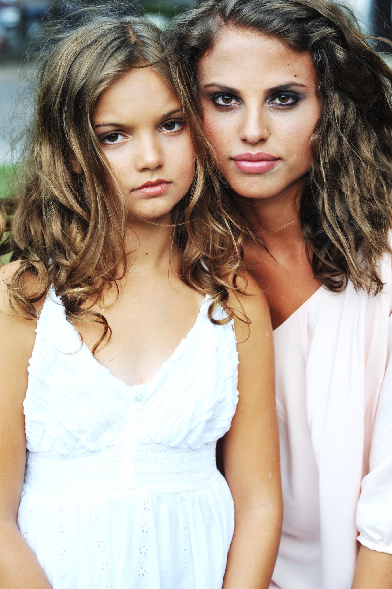 Фото - Mia Clarke: 1363x2048 / 449 Кб