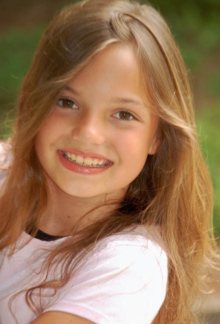 Фото - Mia Clarke: 447x657 / 47 Кб