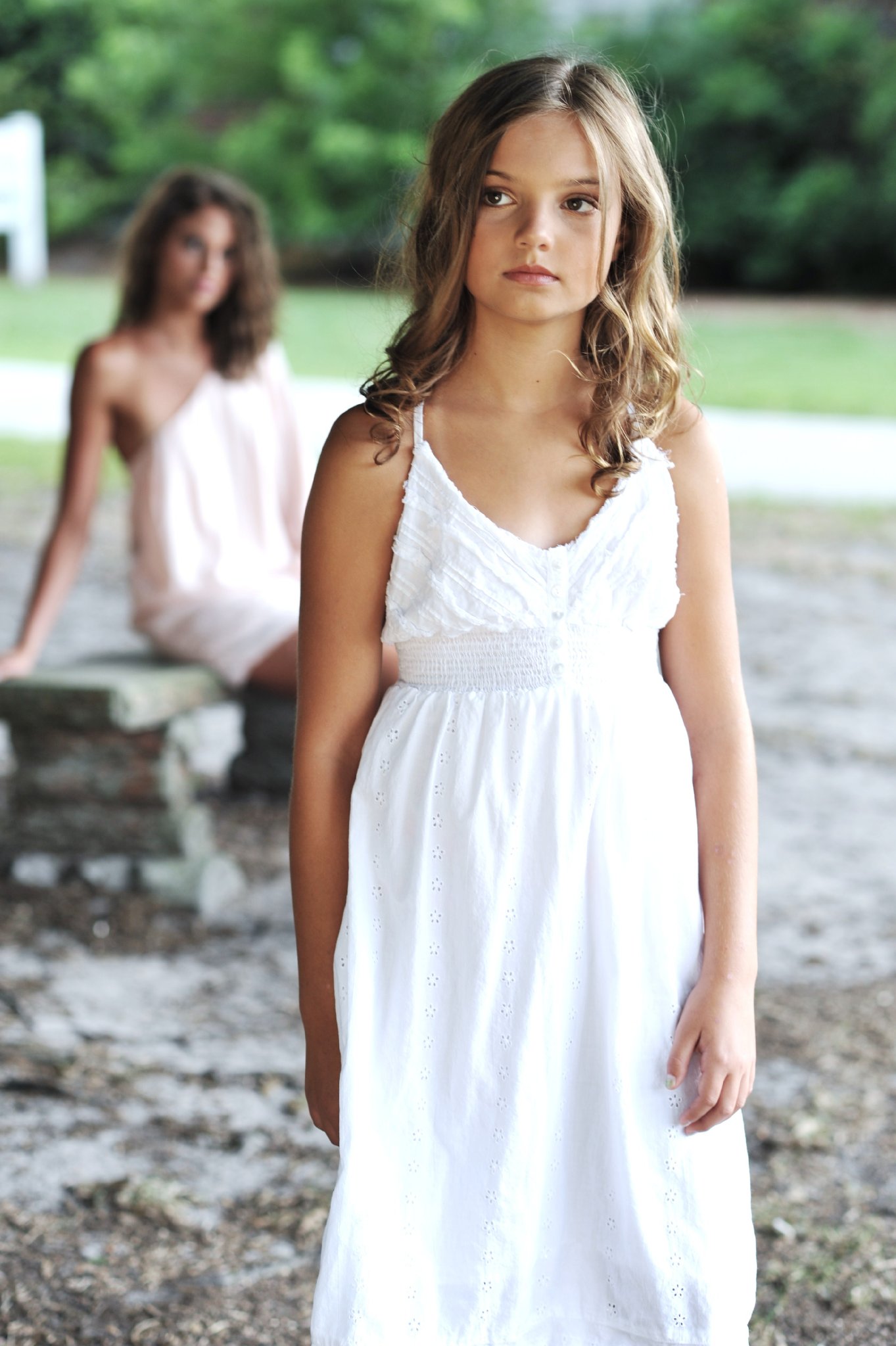 Фото - Mia Clarke: 1363x2048 / 269 Кб