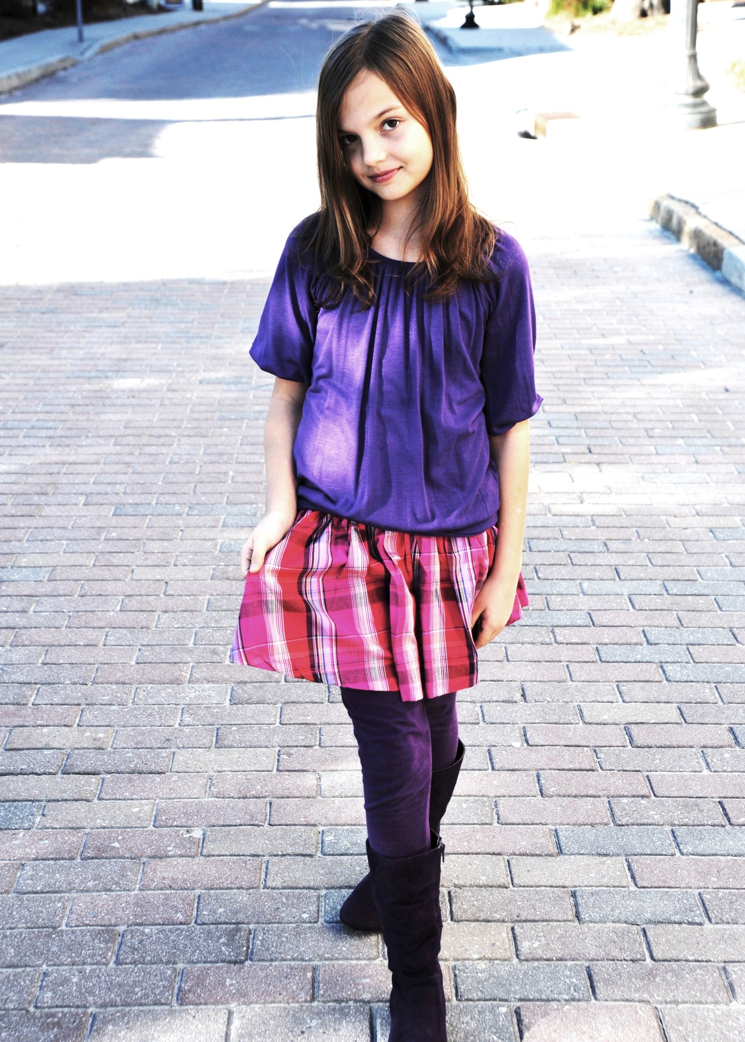 Фото - Mia Clarke: 1464x2048 / 609 Кб