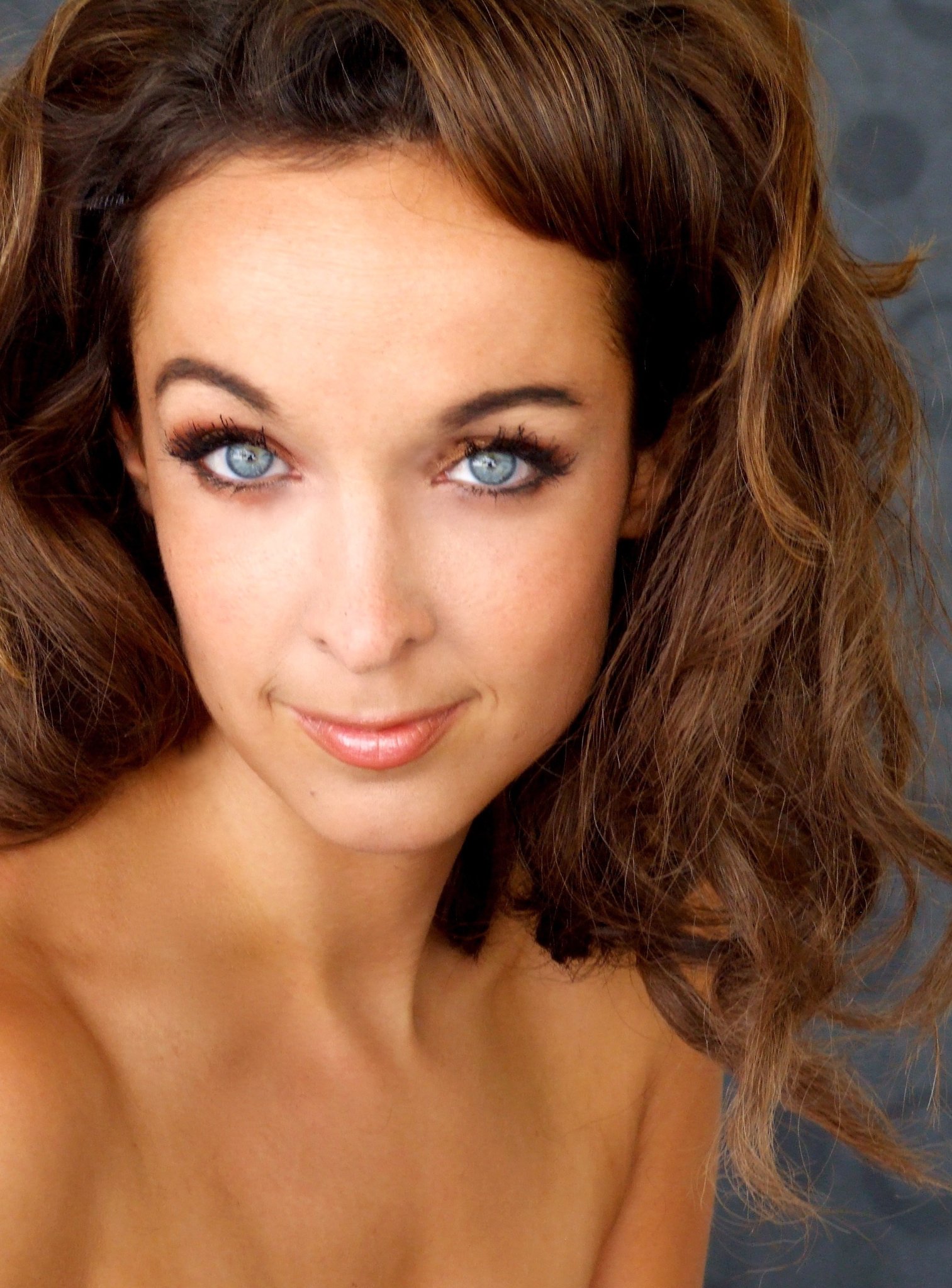 Фото - Тэси Серфейс: 1513x2048 / 456 Кб