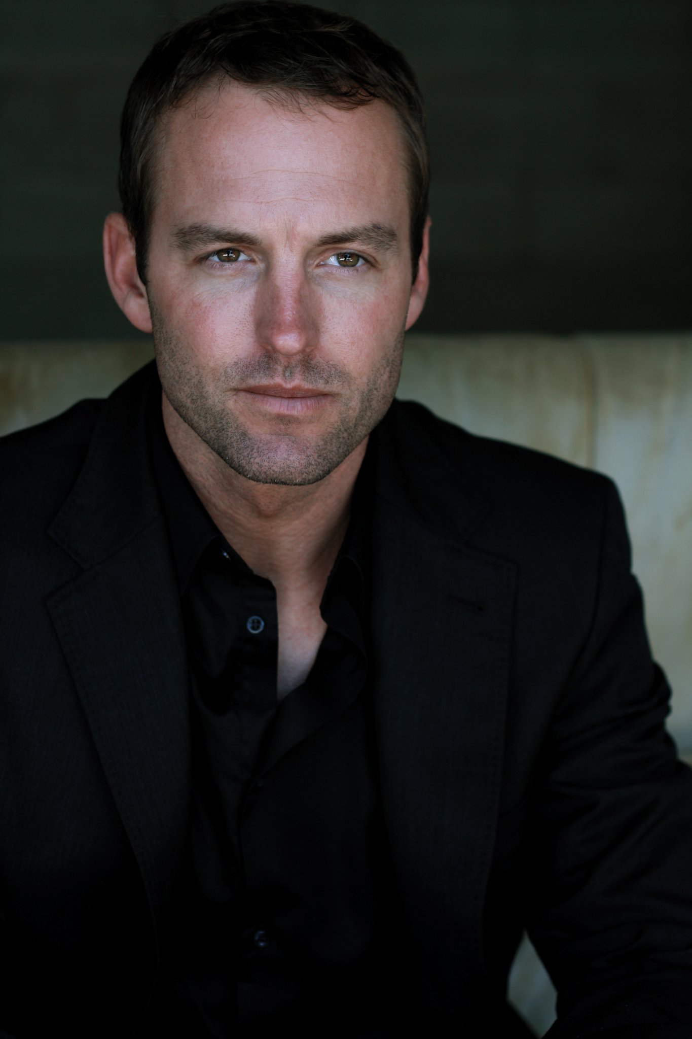 Фото - Gunner Wright: 1365x2048 / 172 Кб