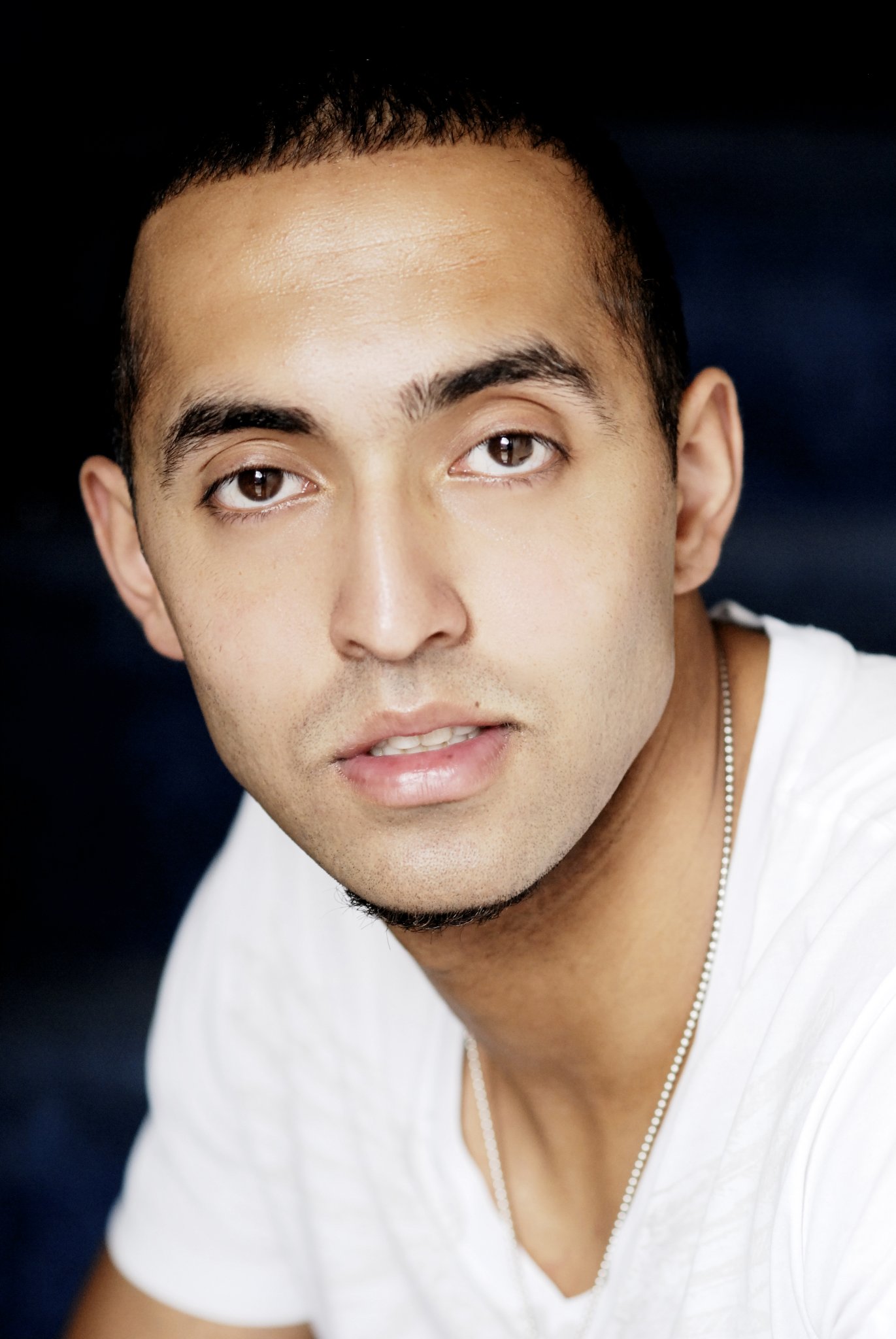 Фото - Farhan Khan: 1371x2048 / 241 Кб