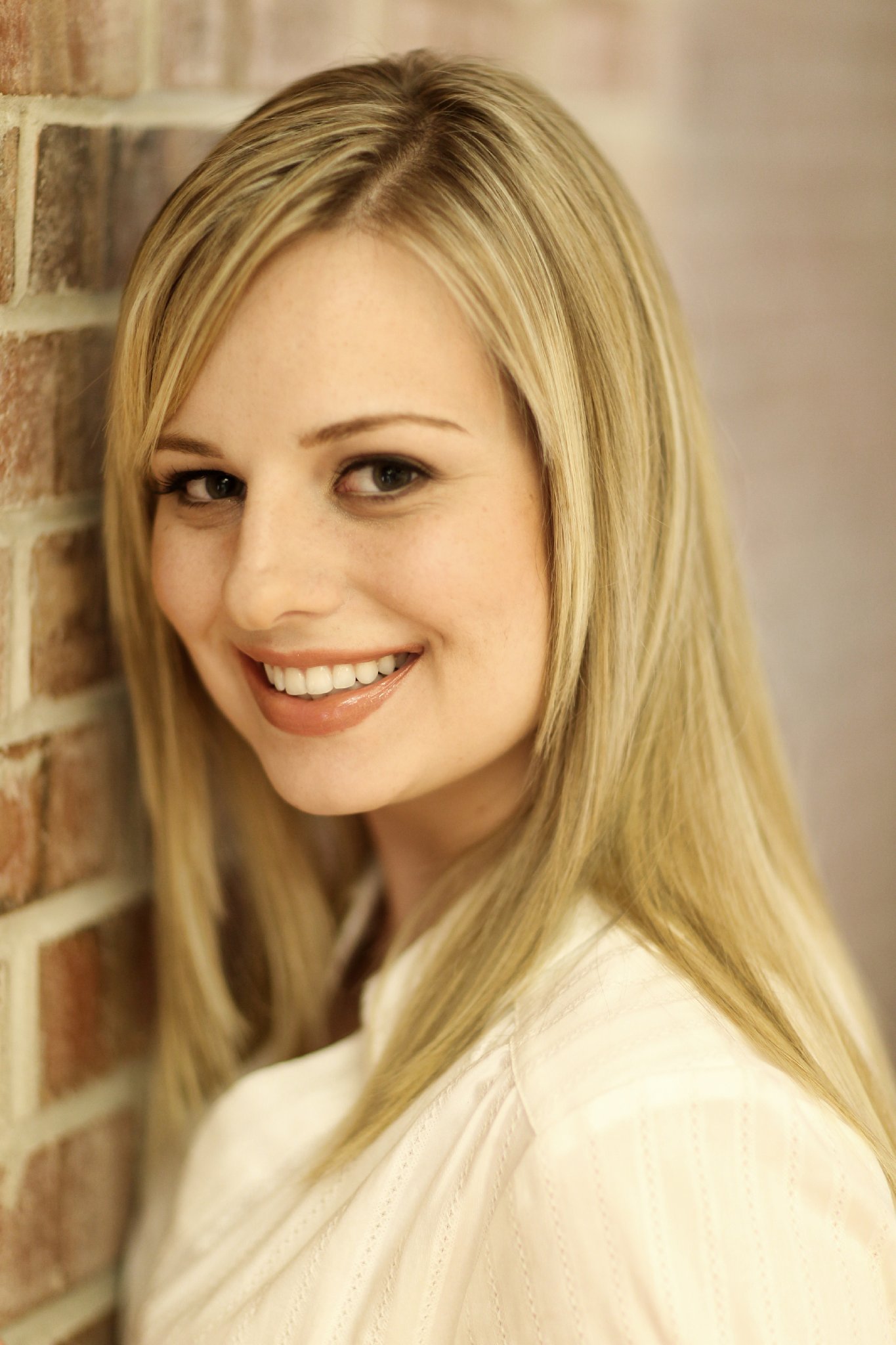 Фото - Bernadett Belinda York: 1365x2048 / 279 Кб