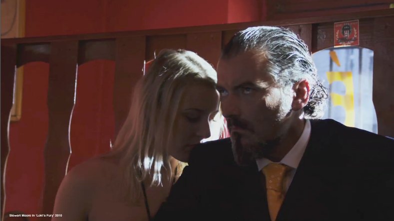 Фото - Стюарт Мур: 789x444 / 39 Кб