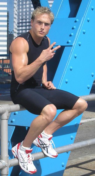 Фото - Zachary Chitwood: 325x600 / 44 Кб