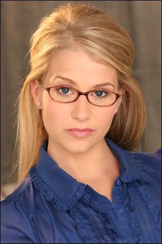 Фото - Christina Blevins: 320x480 / 29 Кб