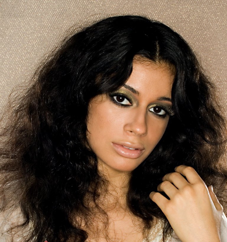 Фото - Анджелик Замбрана: 768x819 / 150 Кб