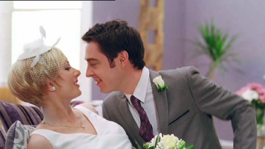 Фото - Кэролайн Болтон: 540x304 / 27 Кб