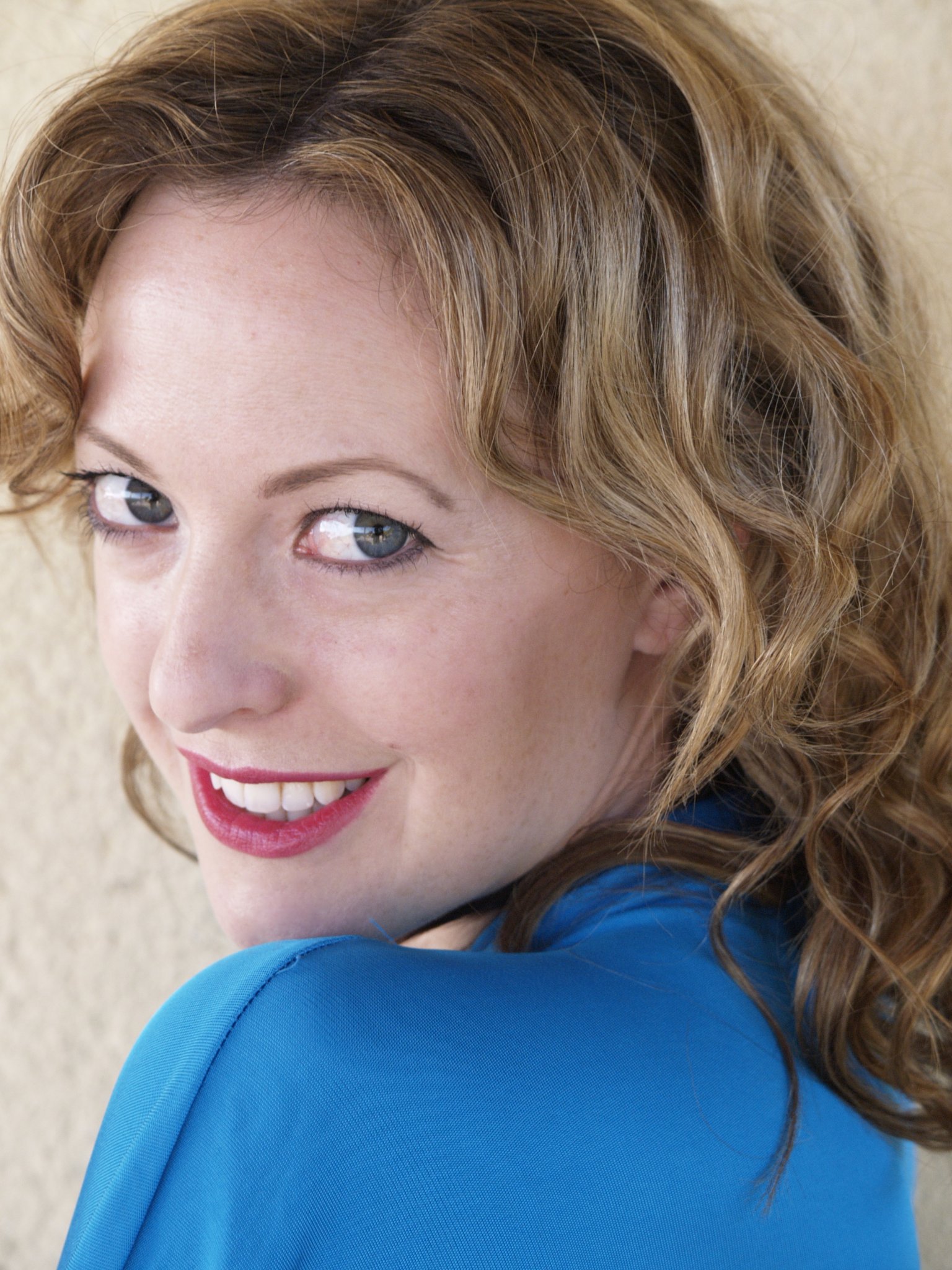 Фото - Amy Mathieson: 1536x2048 / 491 Кб